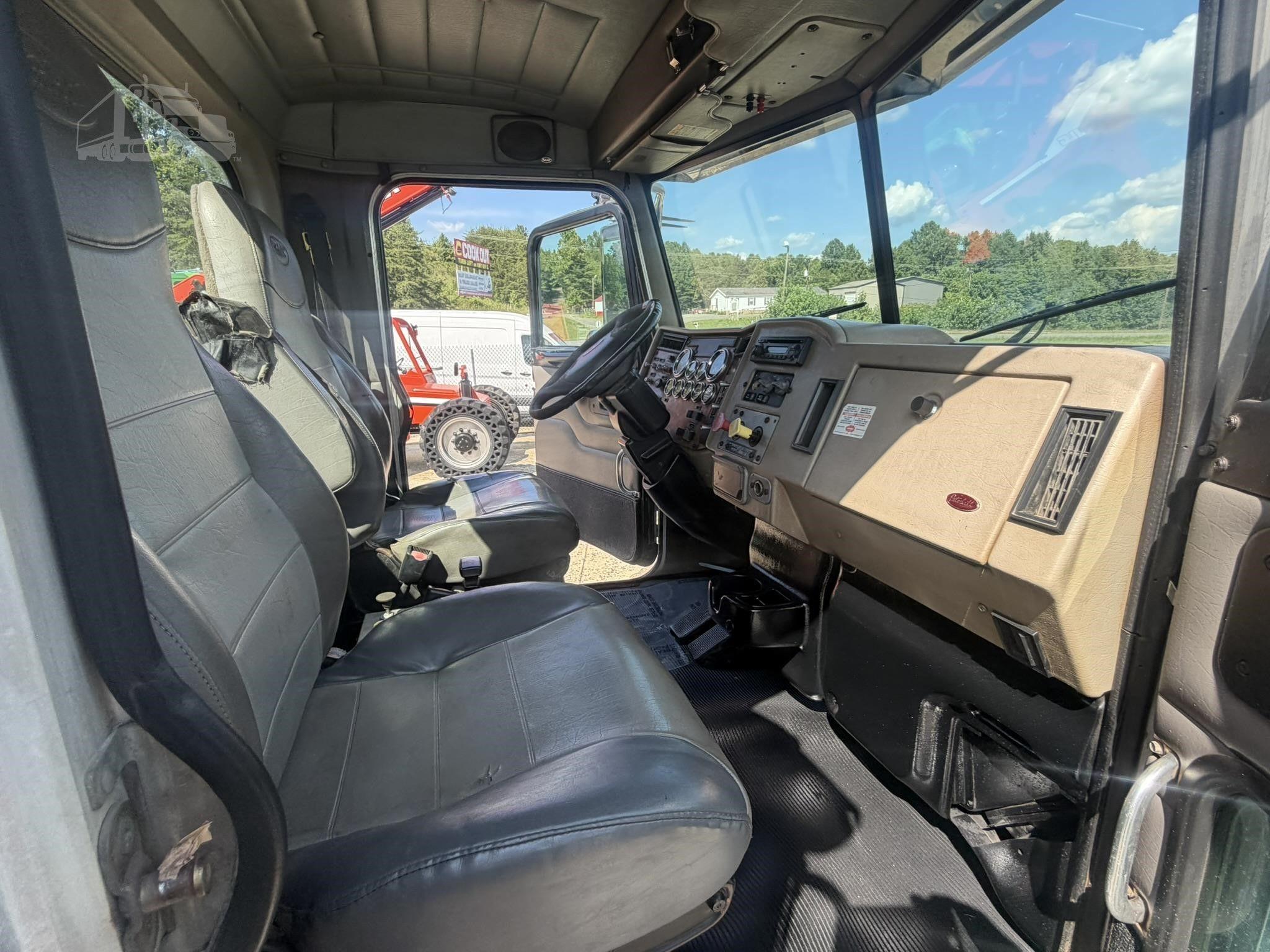 2007 PETERBILT 340 photo 48