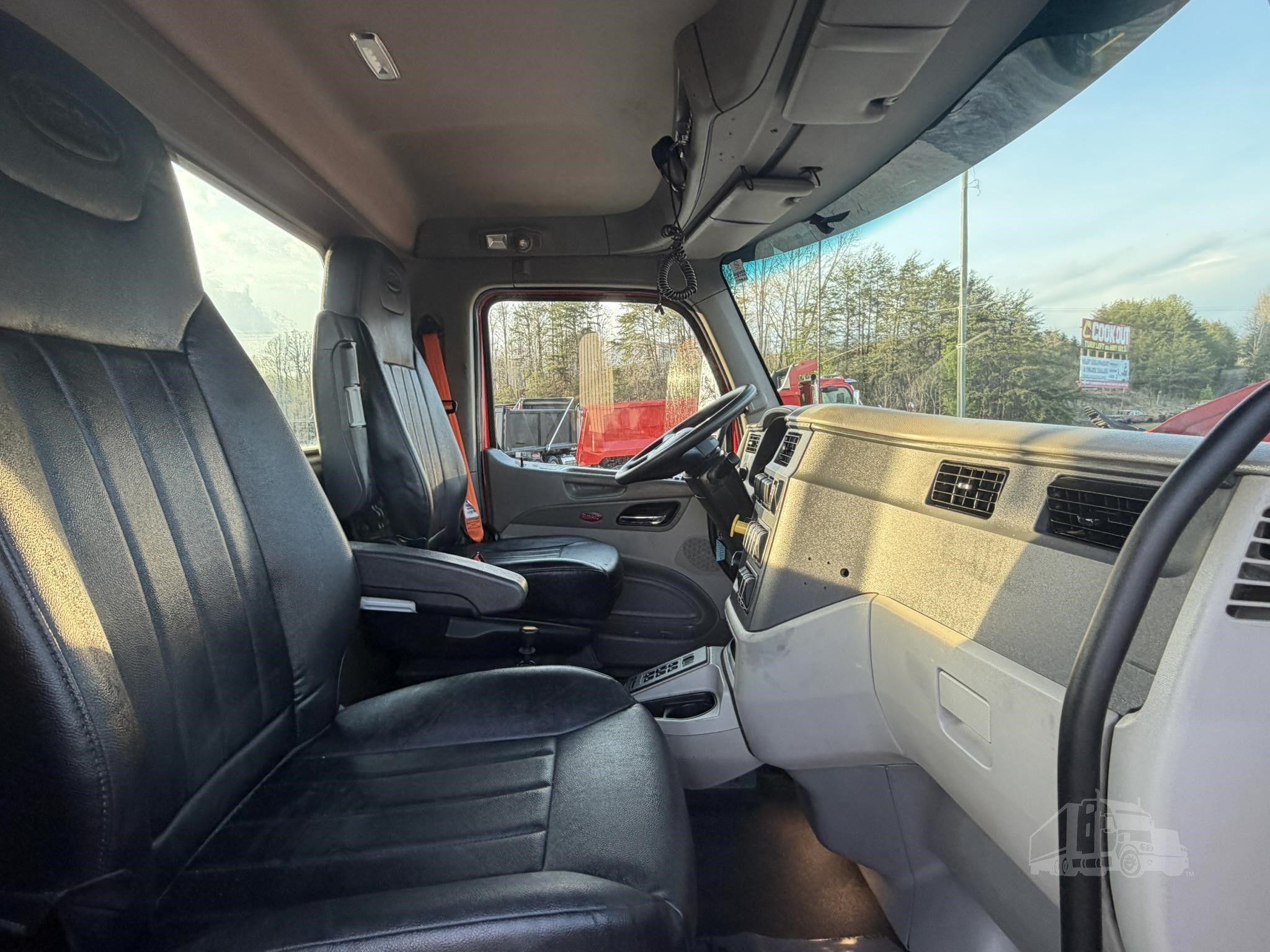 2022 PETERBILT 567 photo 66