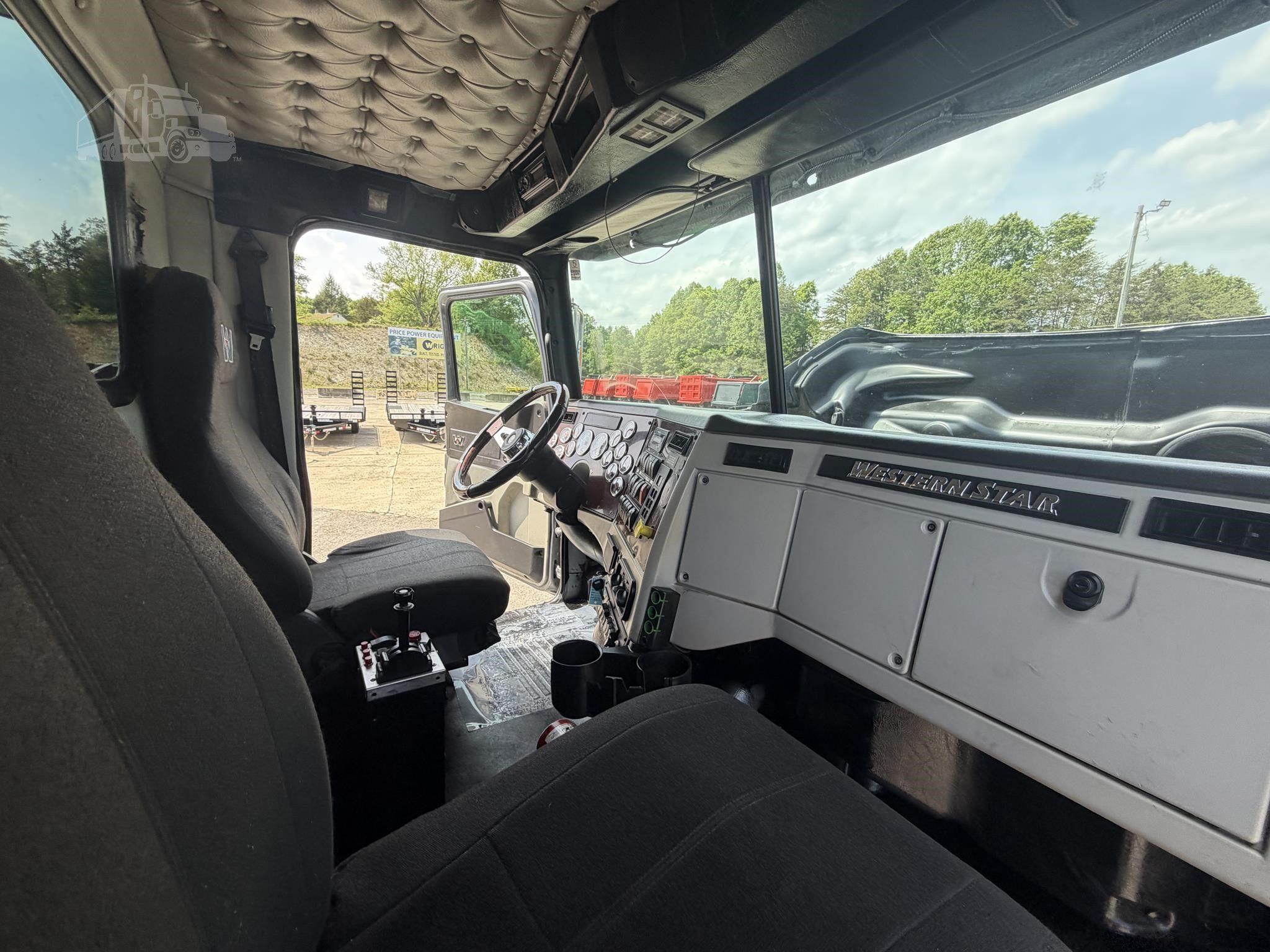 2015 WESTERN STAR 4700 photo 59
