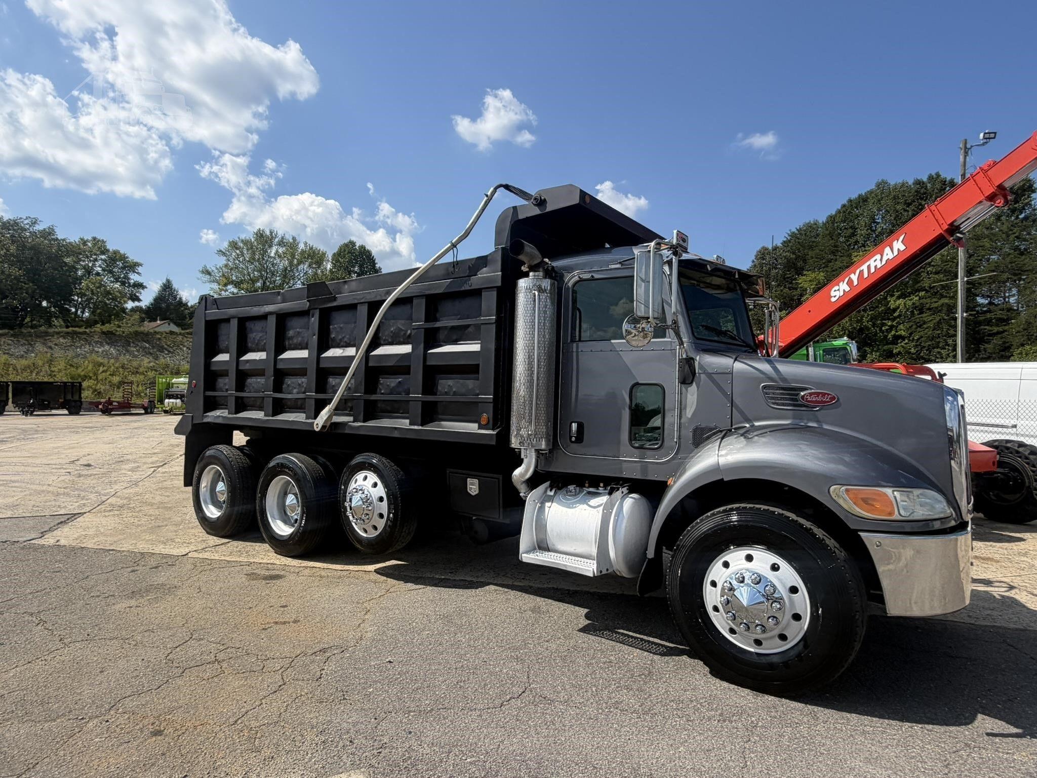 2007 PETERBILT 340 photo 27