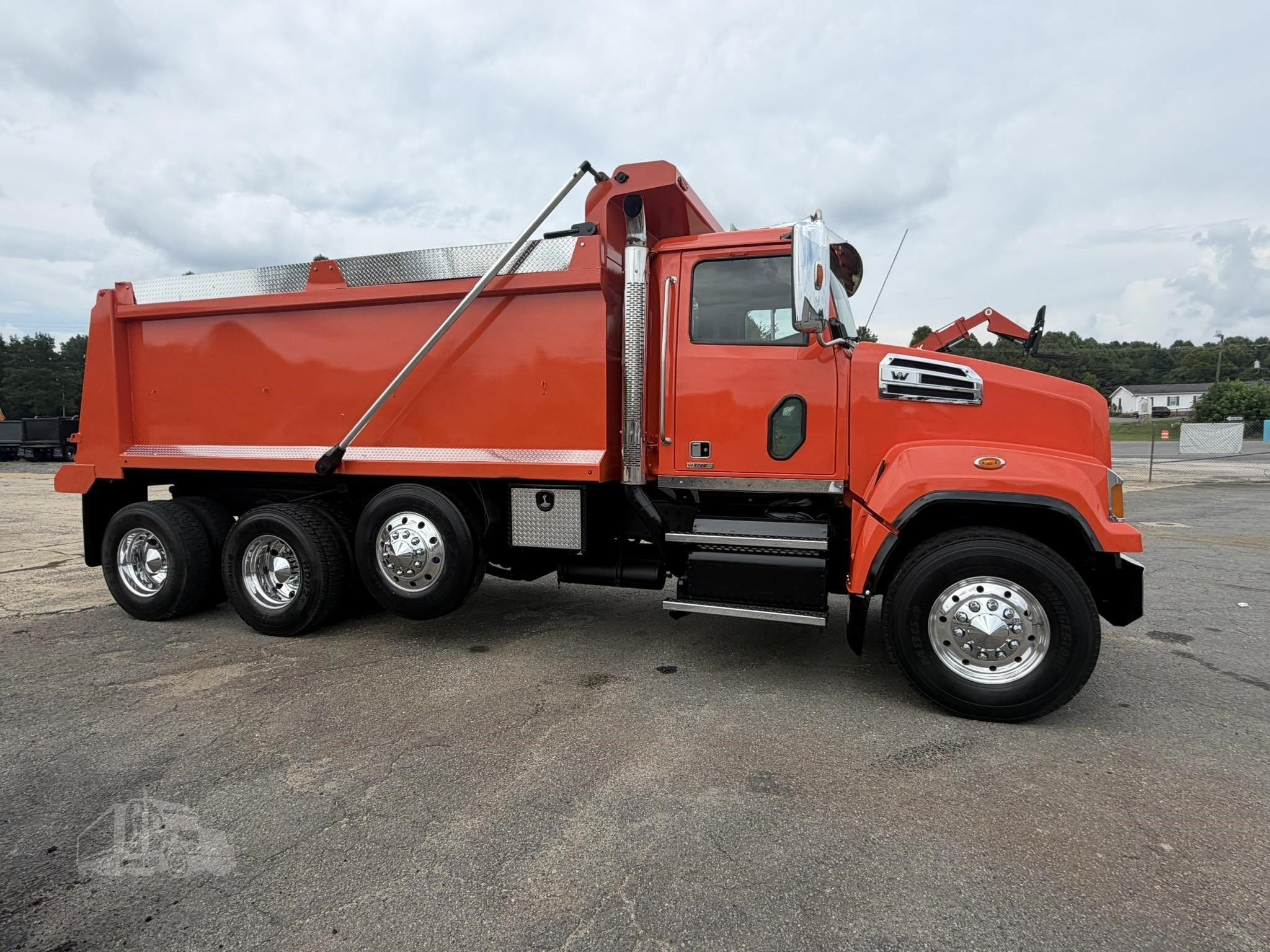 2018 WESTERN STAR 4700 photo 11
