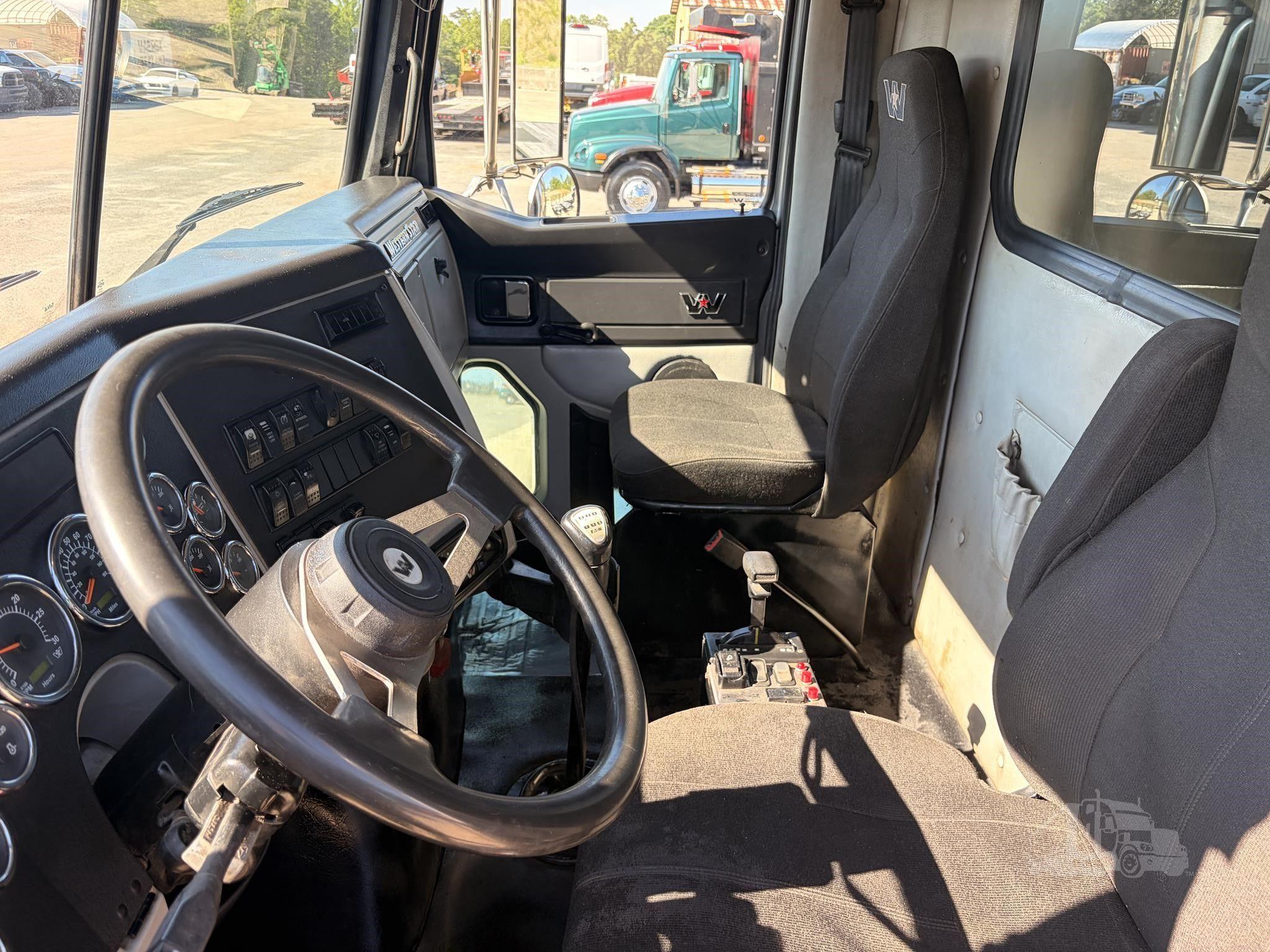 2016 WESTERN STAR 4700 photo 22