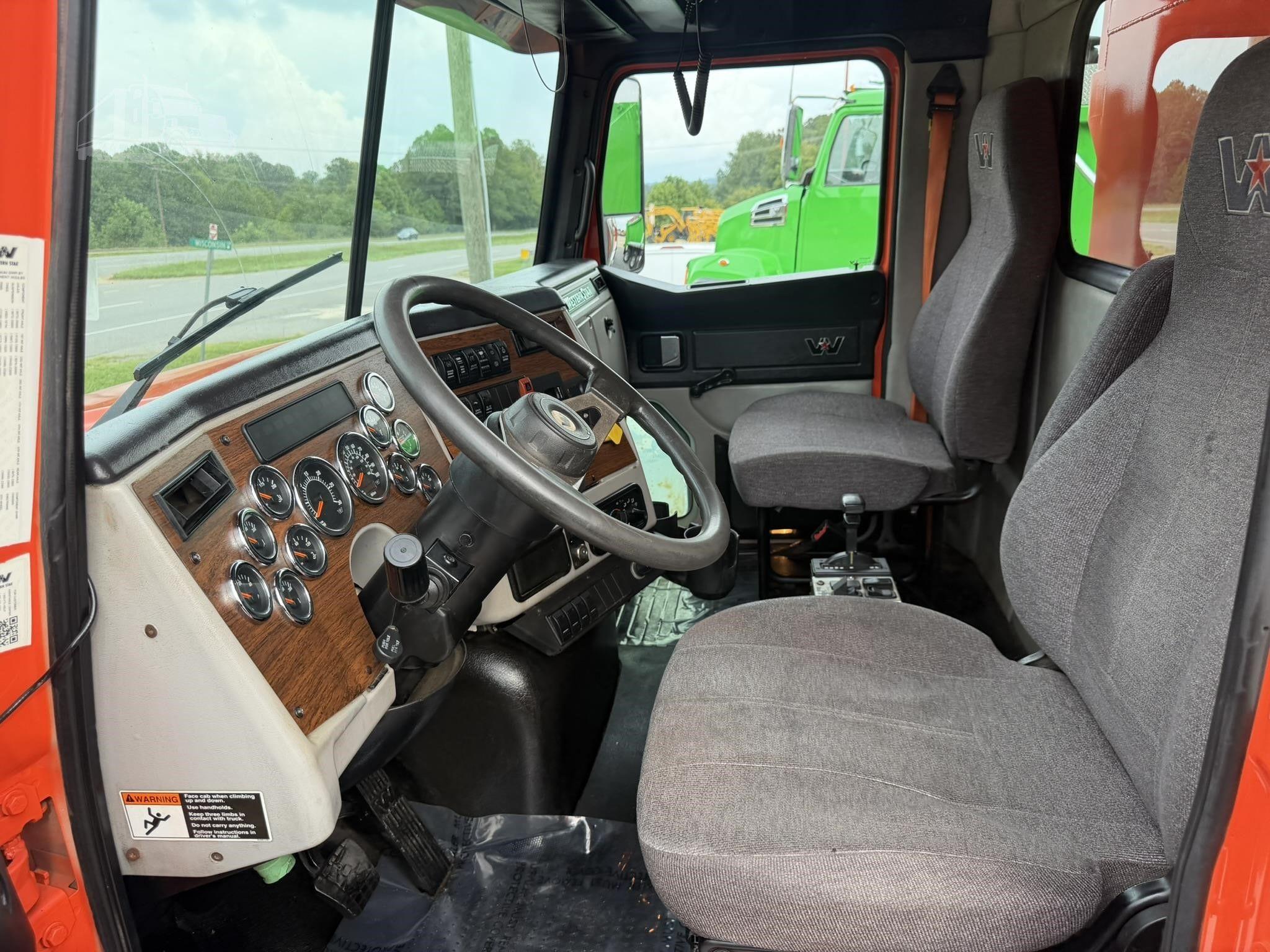 2018 WESTERN STAR 4700 photo 59