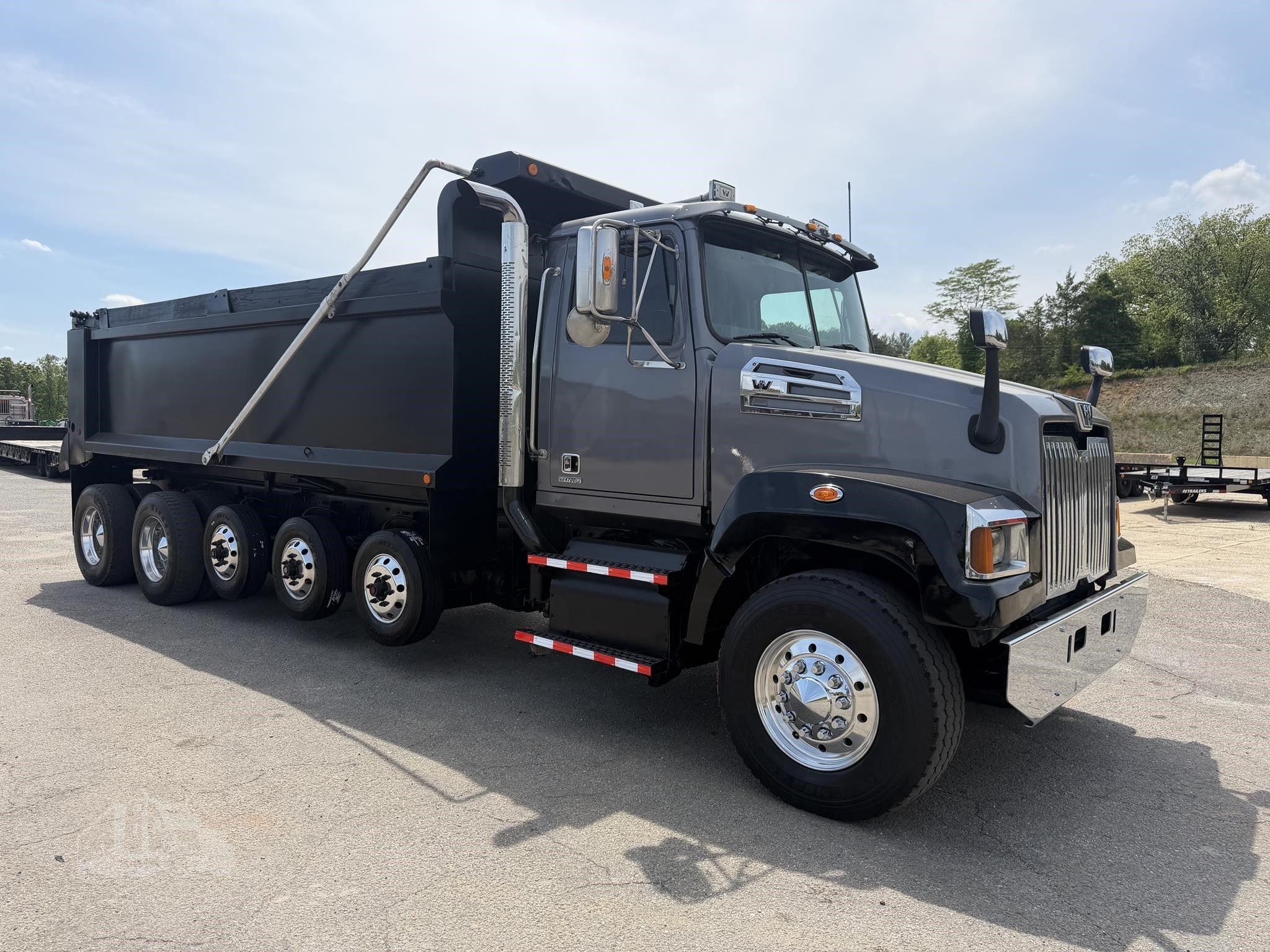 2015 WESTERN STAR 4700 photo 2
