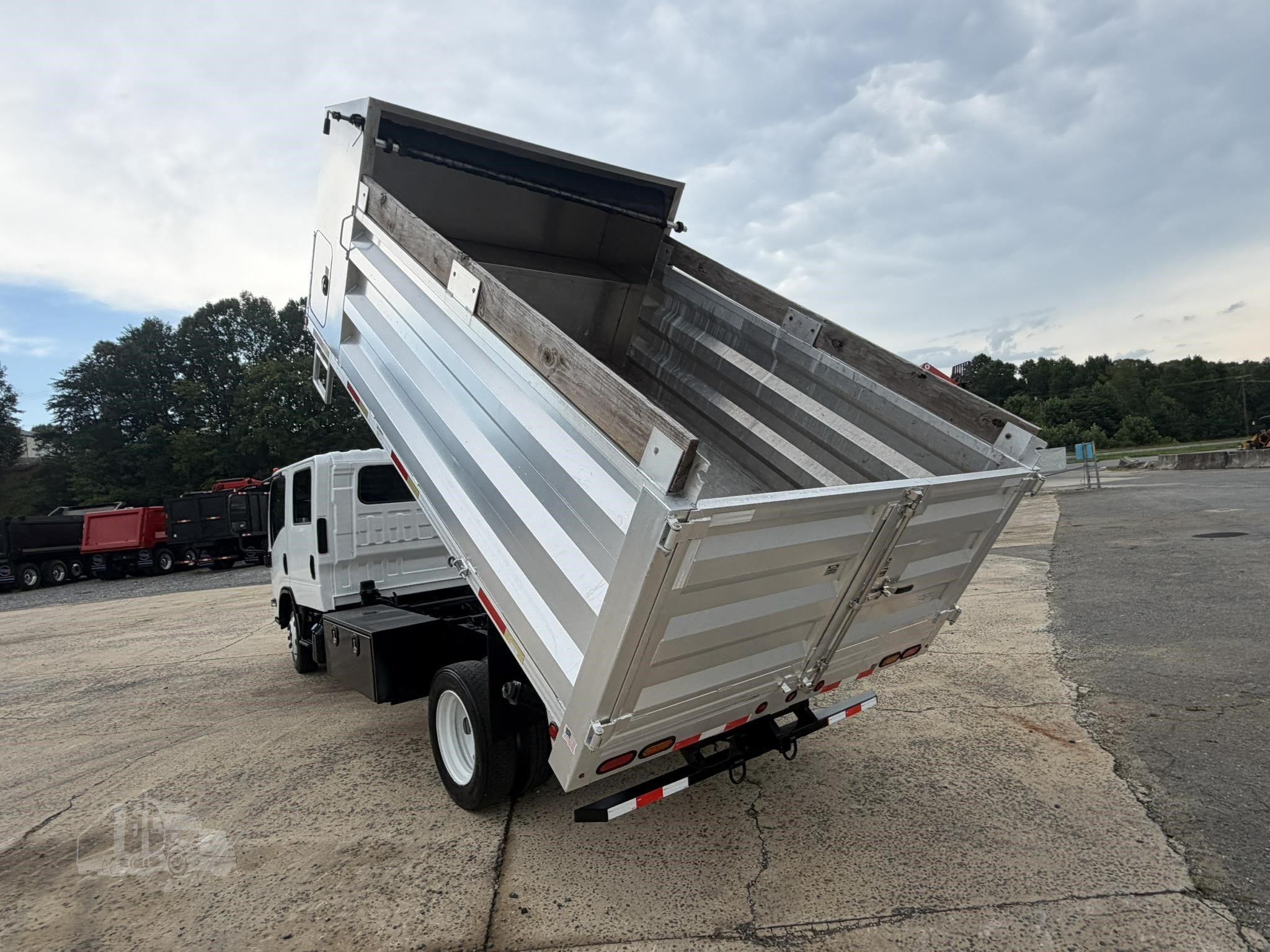 2016 ISUZU NPR HD photo 10