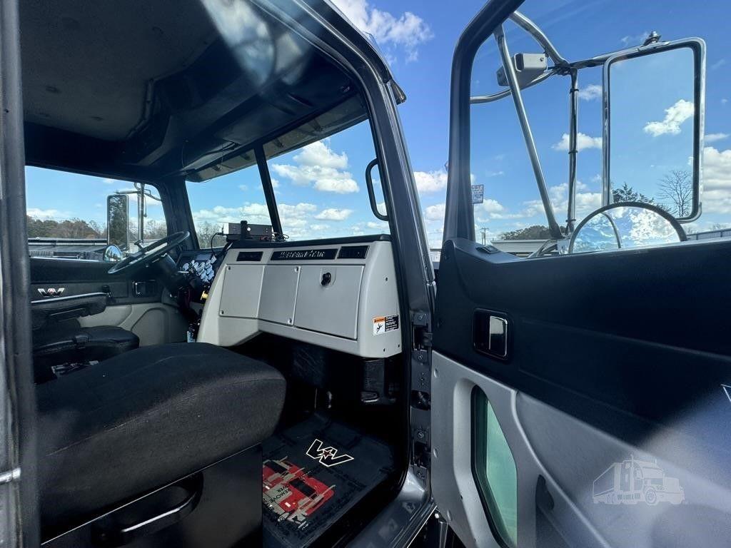 2018 WESTERN STAR 4700 photo 58
