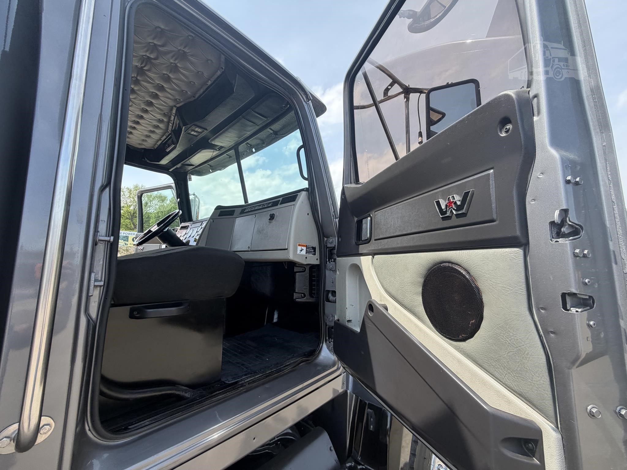 2015 WESTERN STAR 4700 photo 55