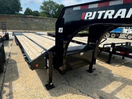 2025 PJ 30 ft Gooseneck photo 2
