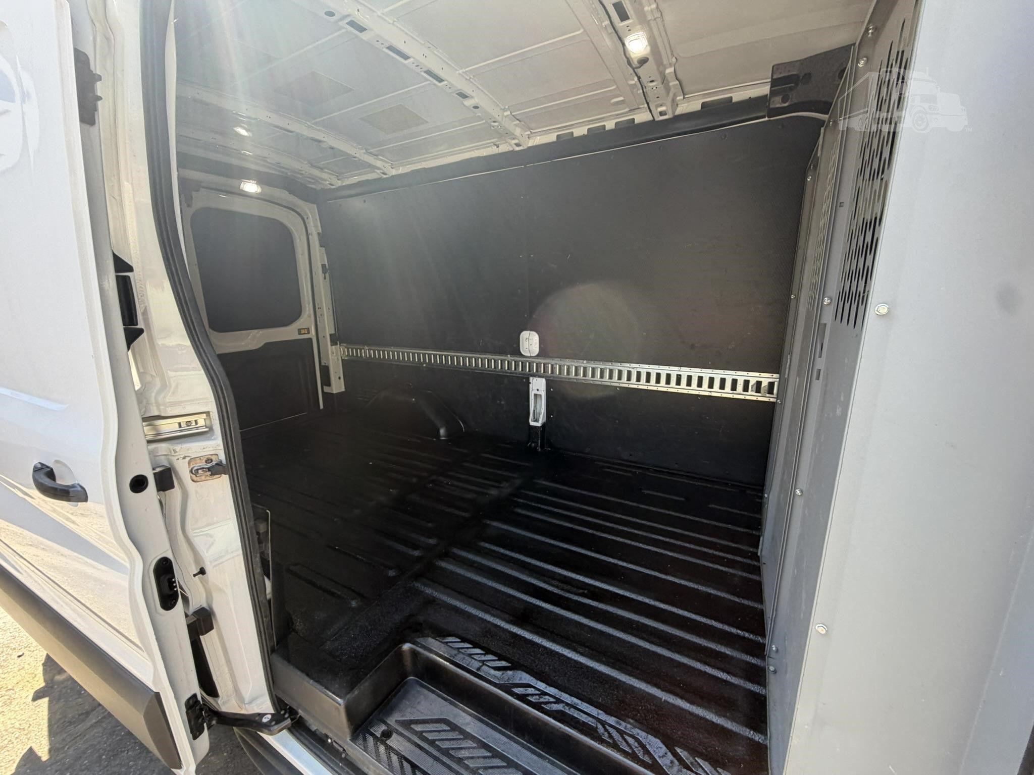 2018 FORD TRANSIT photo 25