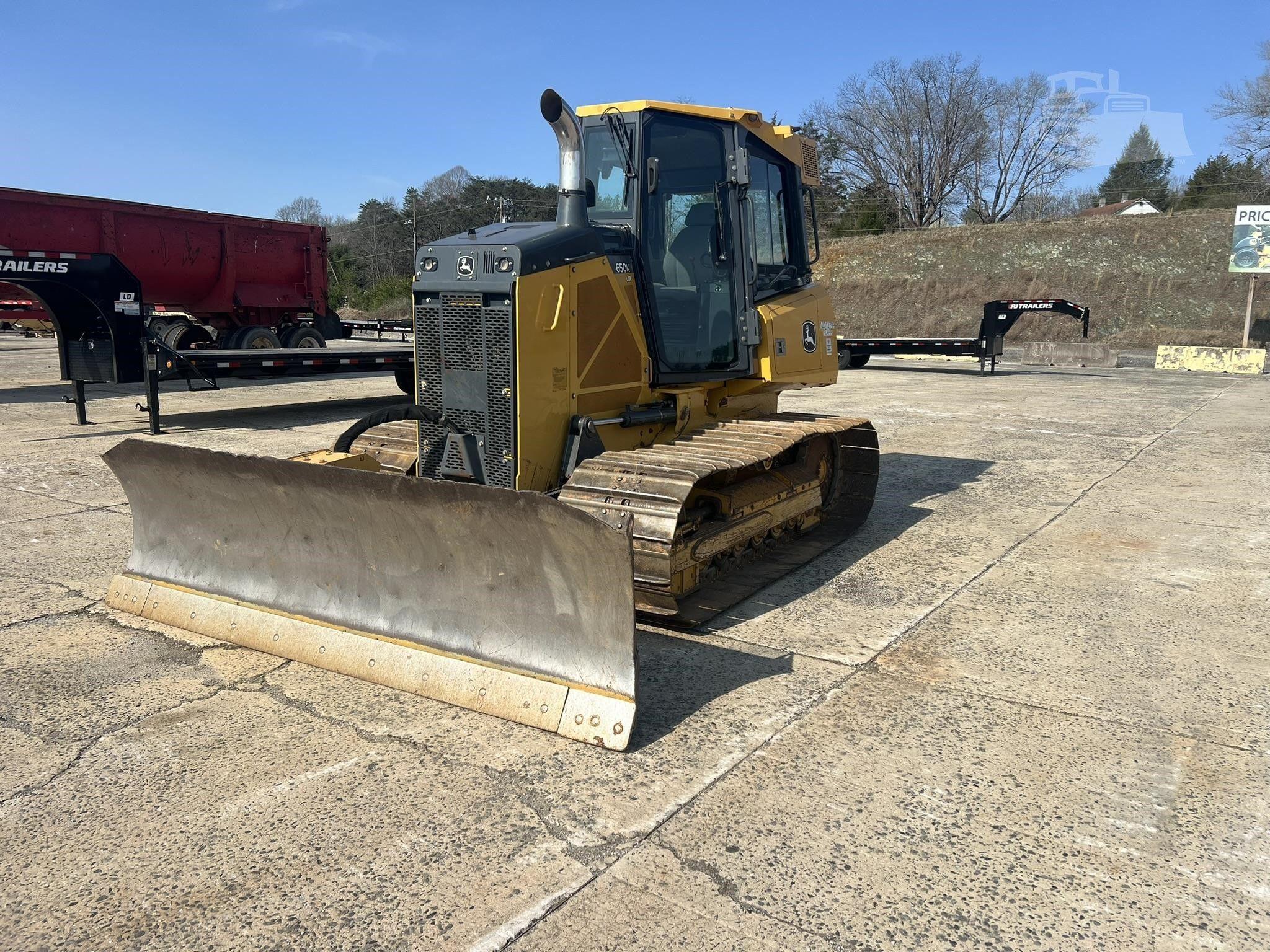 2017 DEERE 650K LGP photo 2