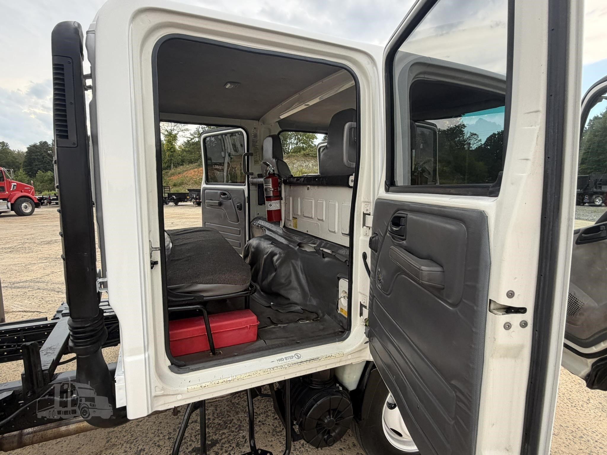 2016 ISUZU NPR HD photo 46