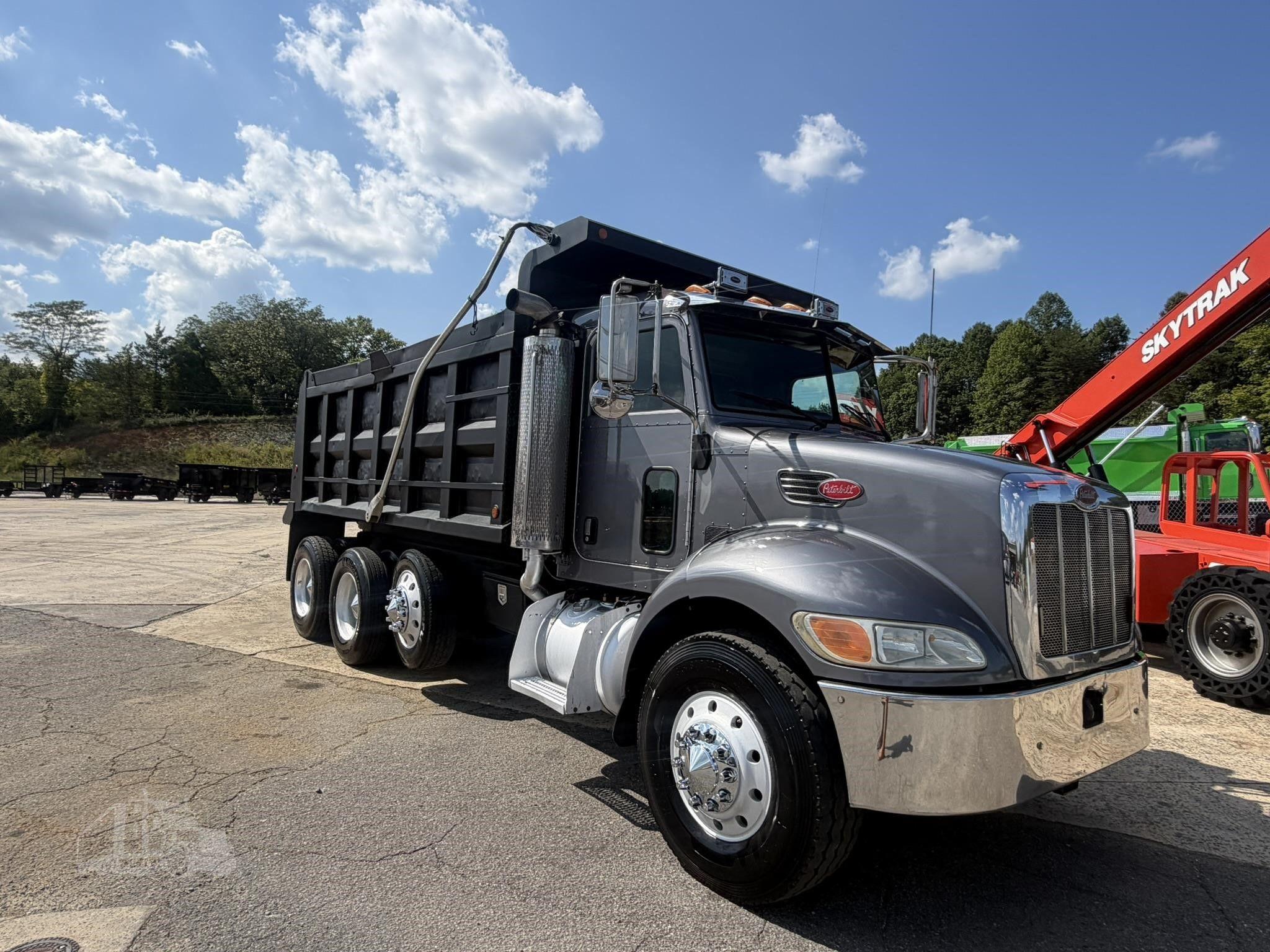 2007 PETERBILT 340 photo 24