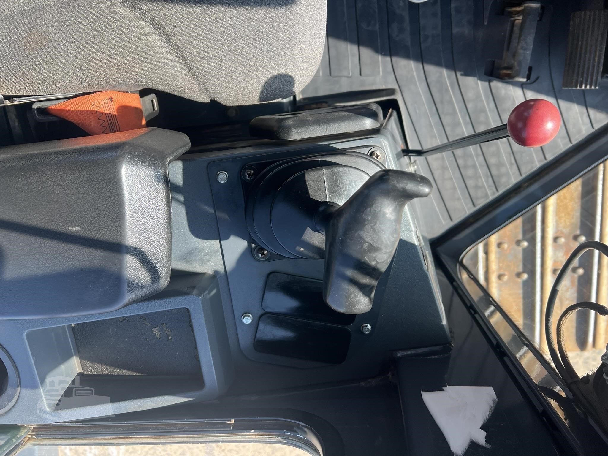 2017 DEERE 650K LGP photo 21