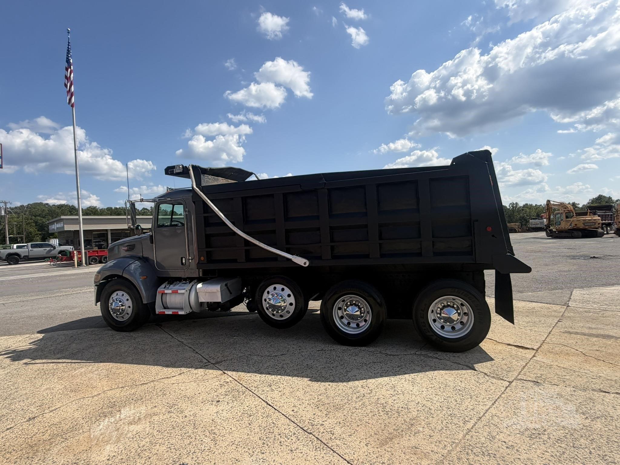 2007 PETERBILT 340 photo 11