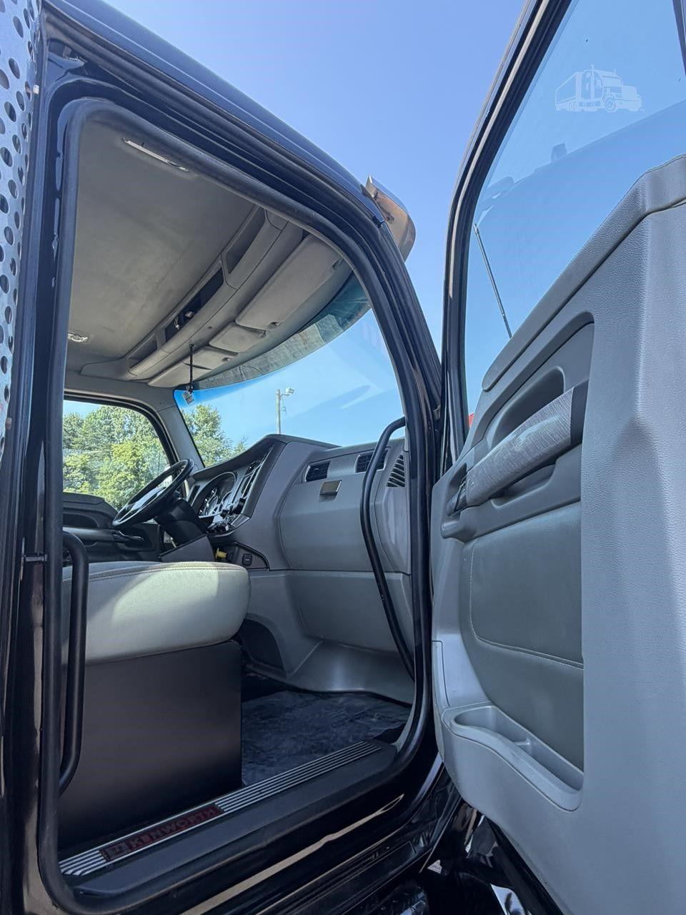 2016 KENWORTH T880 photo 57
