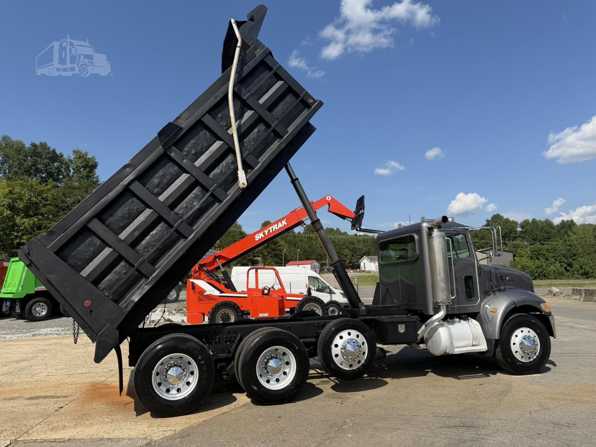 2007 PETERBILT 340 photo 12