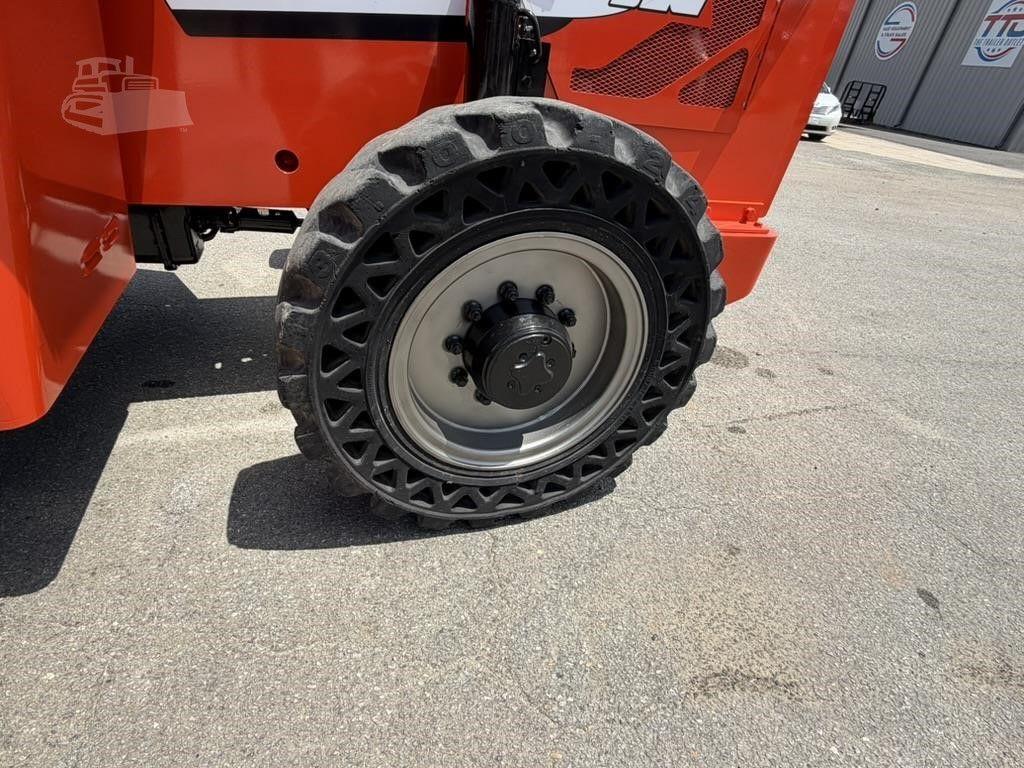 2015 SKY TRAK 8042 photo 15
