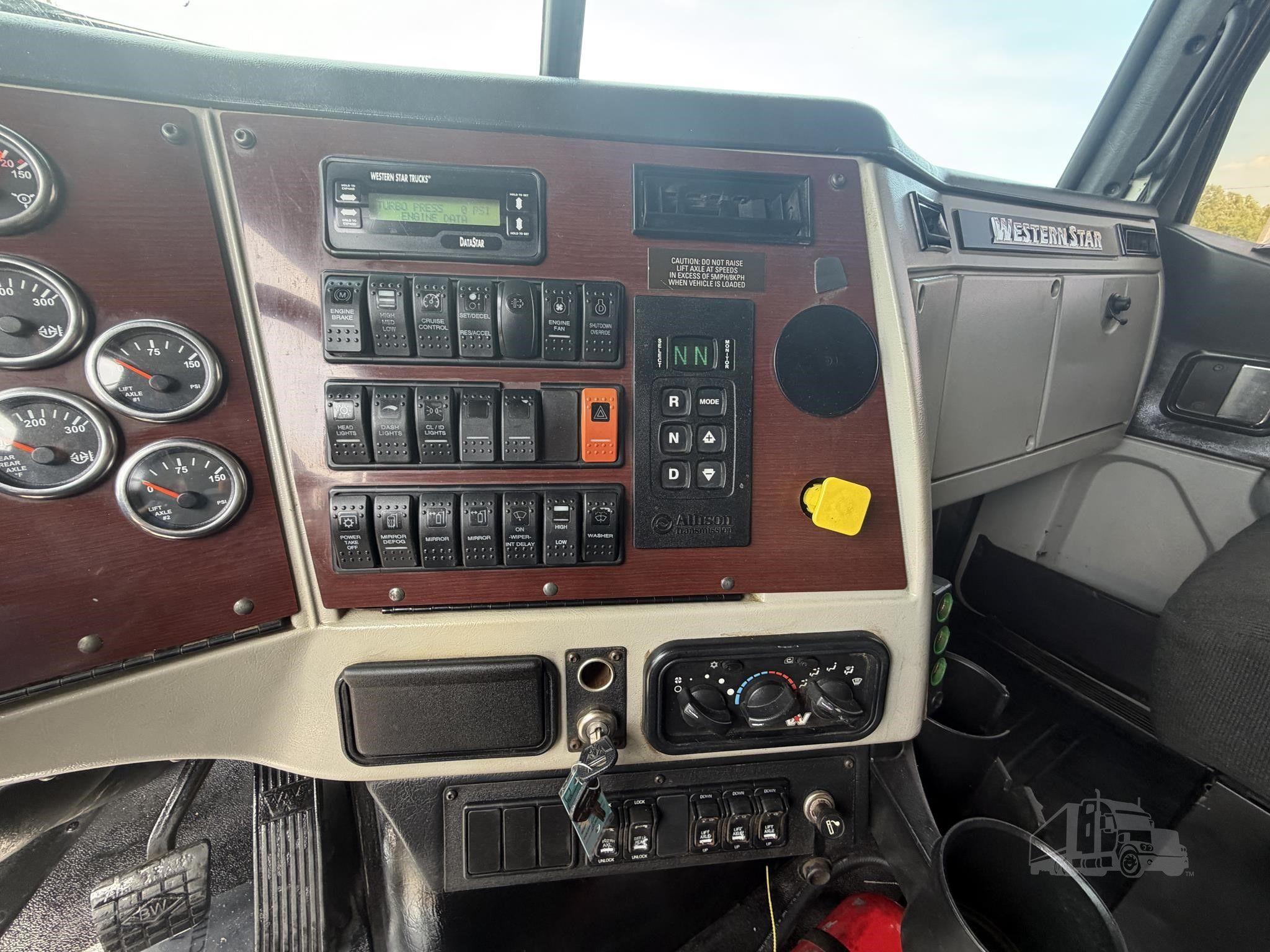 2015 WESTERN STAR 4700 photo 54