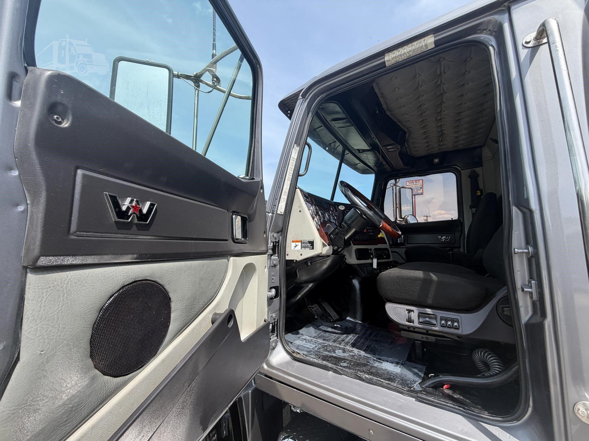 2015 WESTERN STAR 4700 photo 50