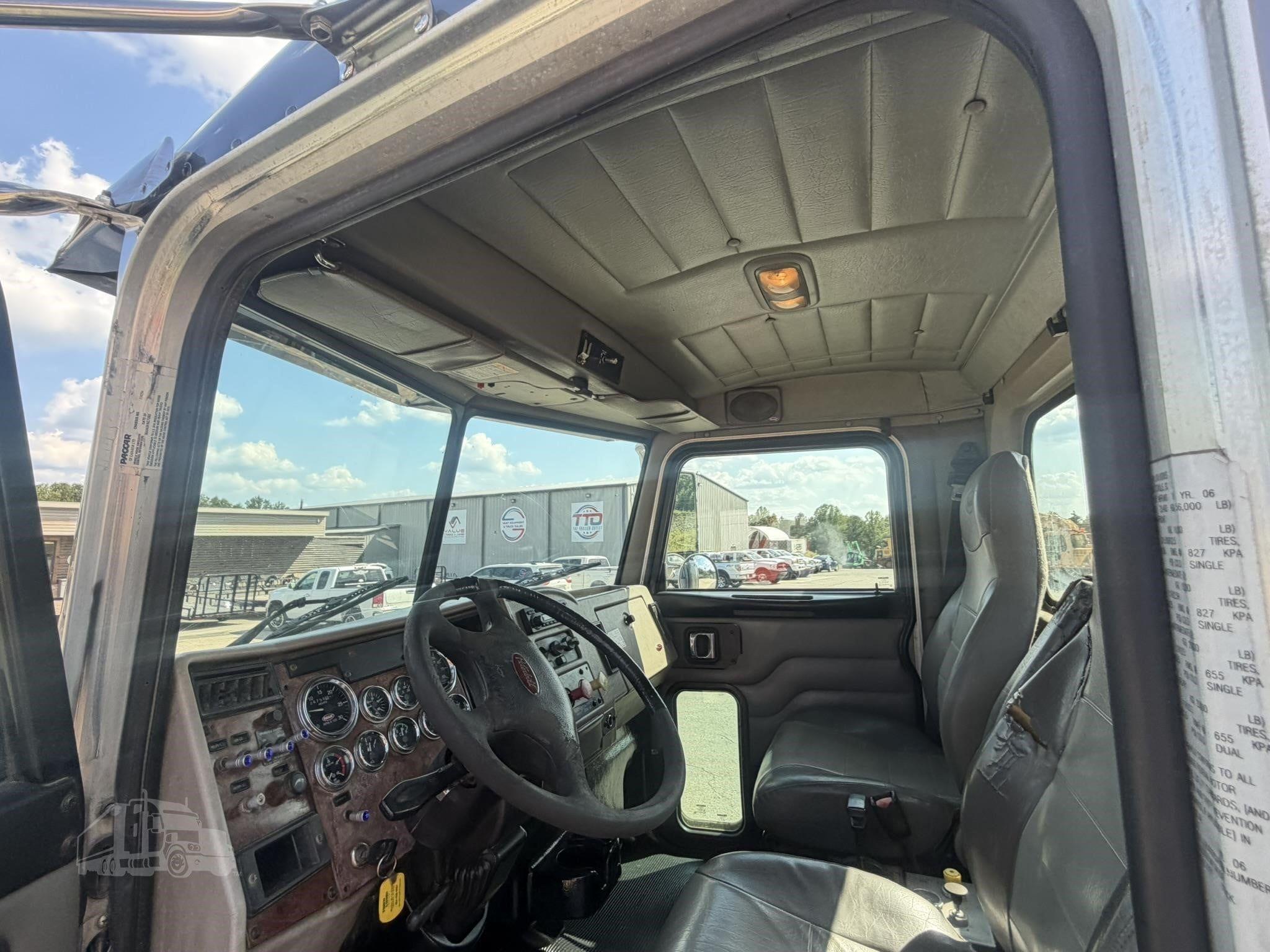 2007 PETERBILT 340 photo 52