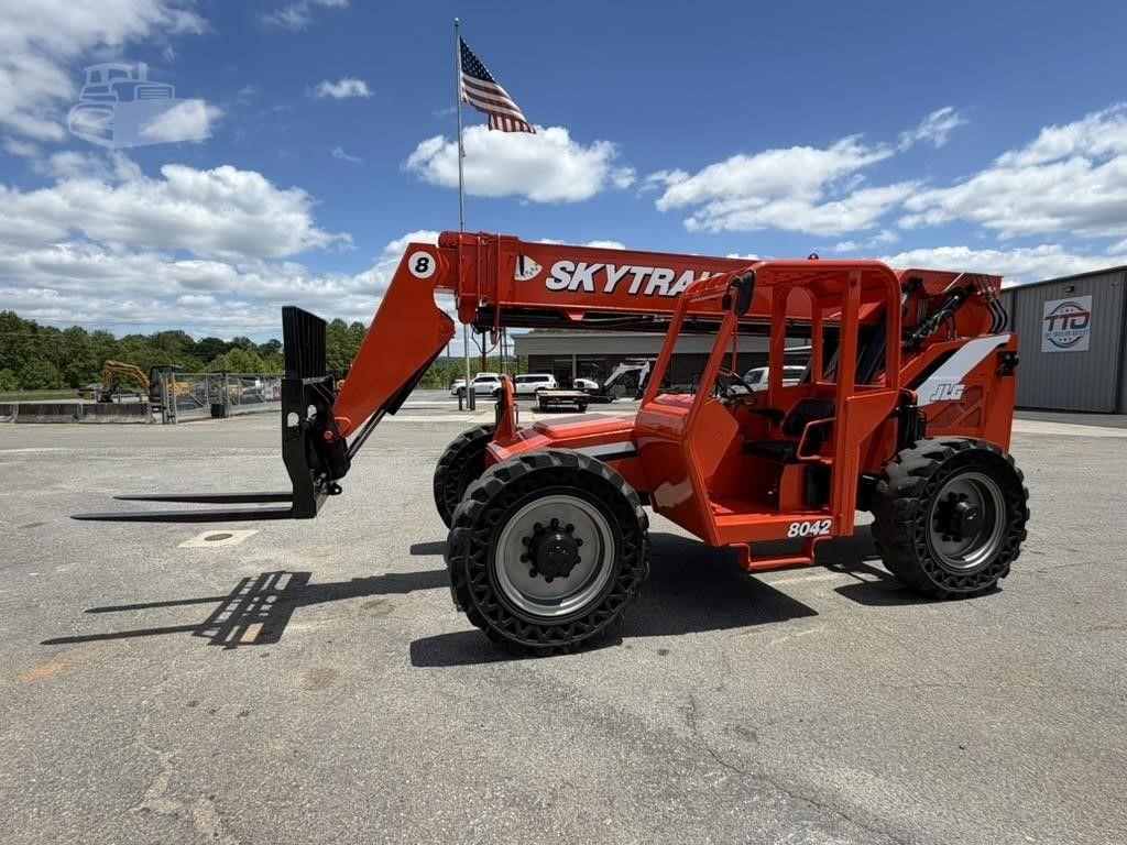 2015 SKY TRAK 8042 photo 2