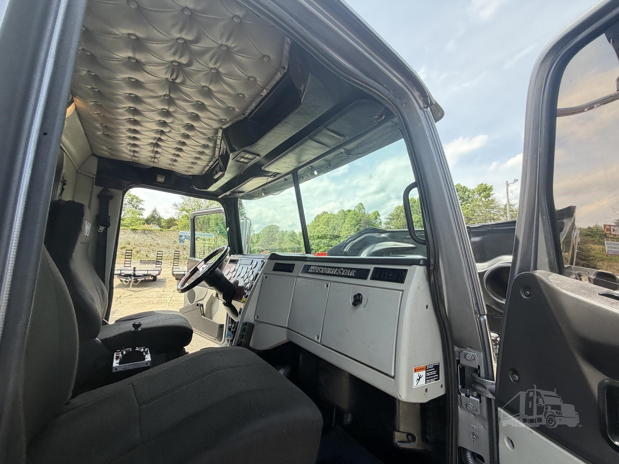 2015 WESTERN STAR 4700 photo 57