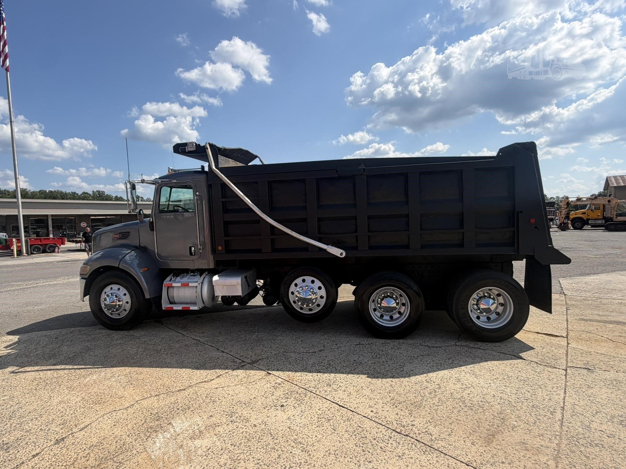 2007 PETERBILT 340 photo 26
