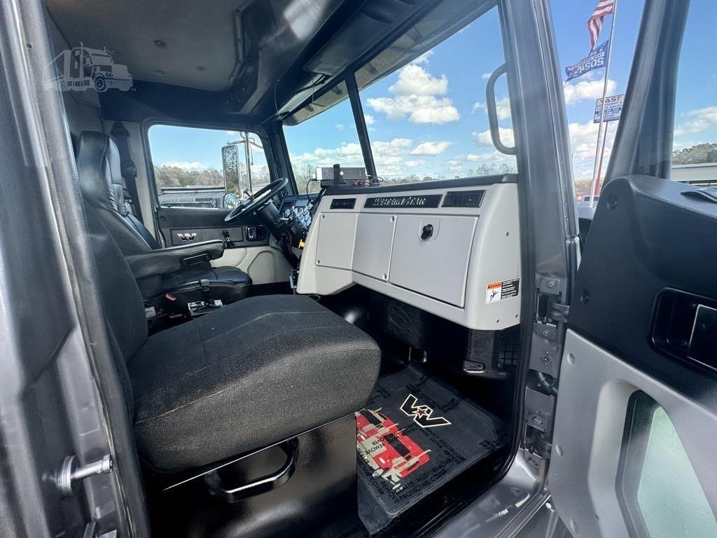 2018 WESTERN STAR 4700 photo 56